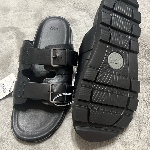 UGG Men\'s Capitola Buckle Slide Black Leather Sandals
